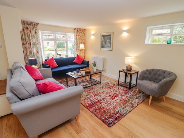 Holly Cottage, Family Friendly, With A Garden In Stratford-upon-avon - Stratford-upon-Avon