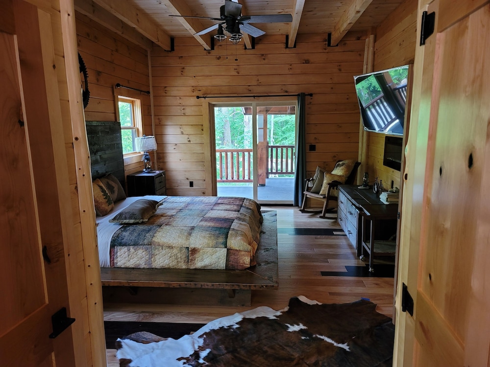 New  Luxurious Cabin, 10 Min Away From Old Man Caves. - Laurelville, OH