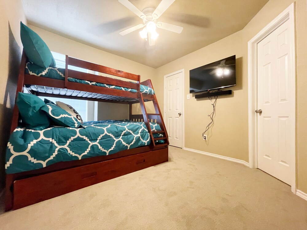Lovely 🥰 Pets-hot Tub-pacman-ping Pong-6 Roku Tvs-wii-wine - The Colony, TX