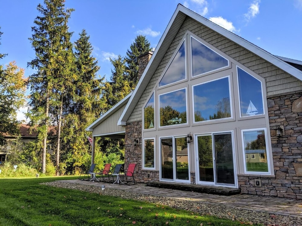 Gorgeous Home Located On Cardinal Road In Mallard Cove! - Chautauqua Lake, NY