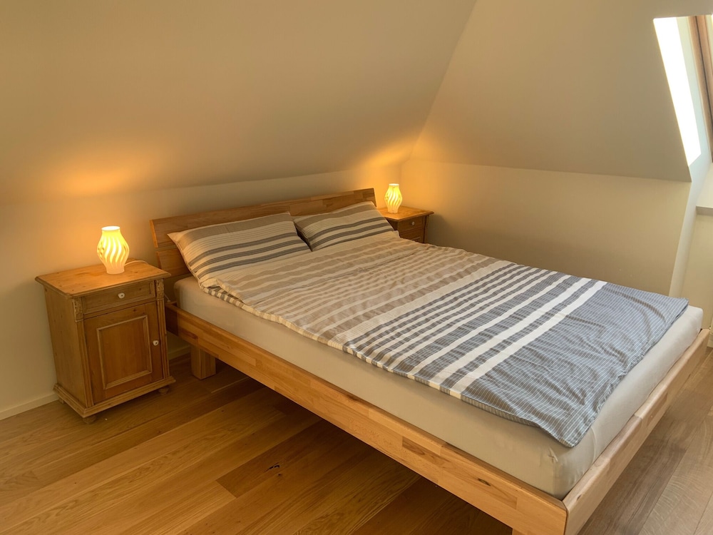 Moderne 50 Qm Wohnung Mit Wohn- Und Schlafraum Und Balkon - Bruckmühl