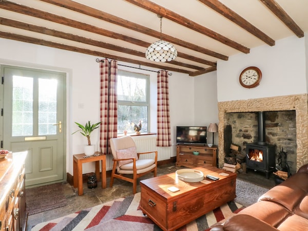 2 Oddfellows Cottages, Character Holiday Cottage In Hope - Castleton