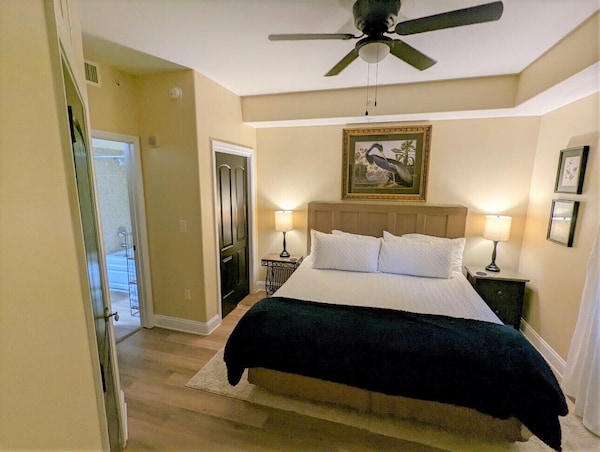 Beautifully Renovated Blue Heron Beach Resort Condo-0.9 Miles From Disney Parks! - Lake Buena Vista, FL