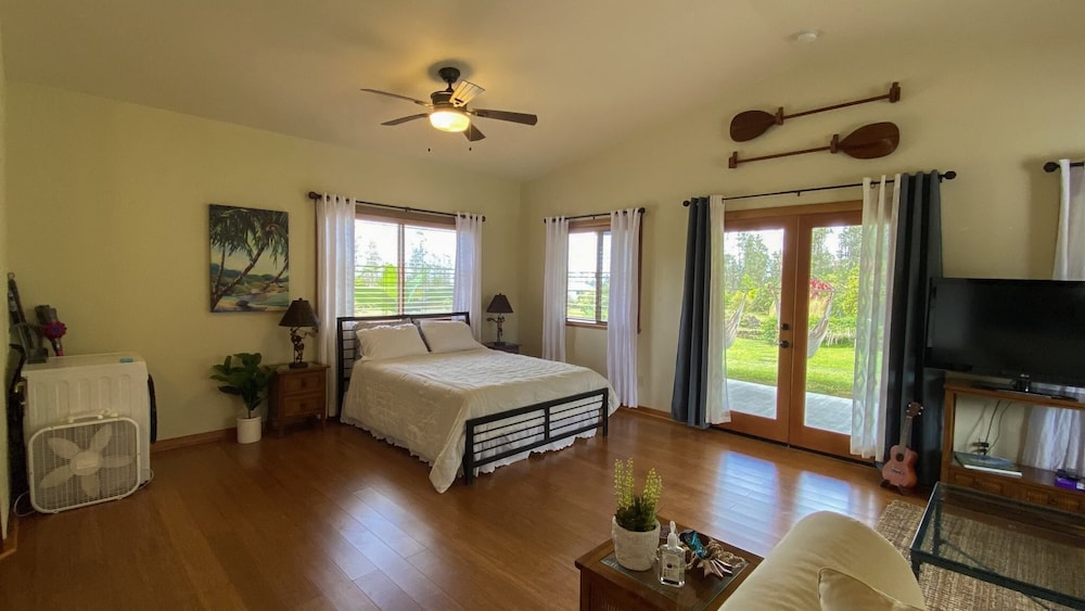 Guest House On Gorgeous Tropical Private 3 Acre Estate Perfect Central Location. - Keaau, HI