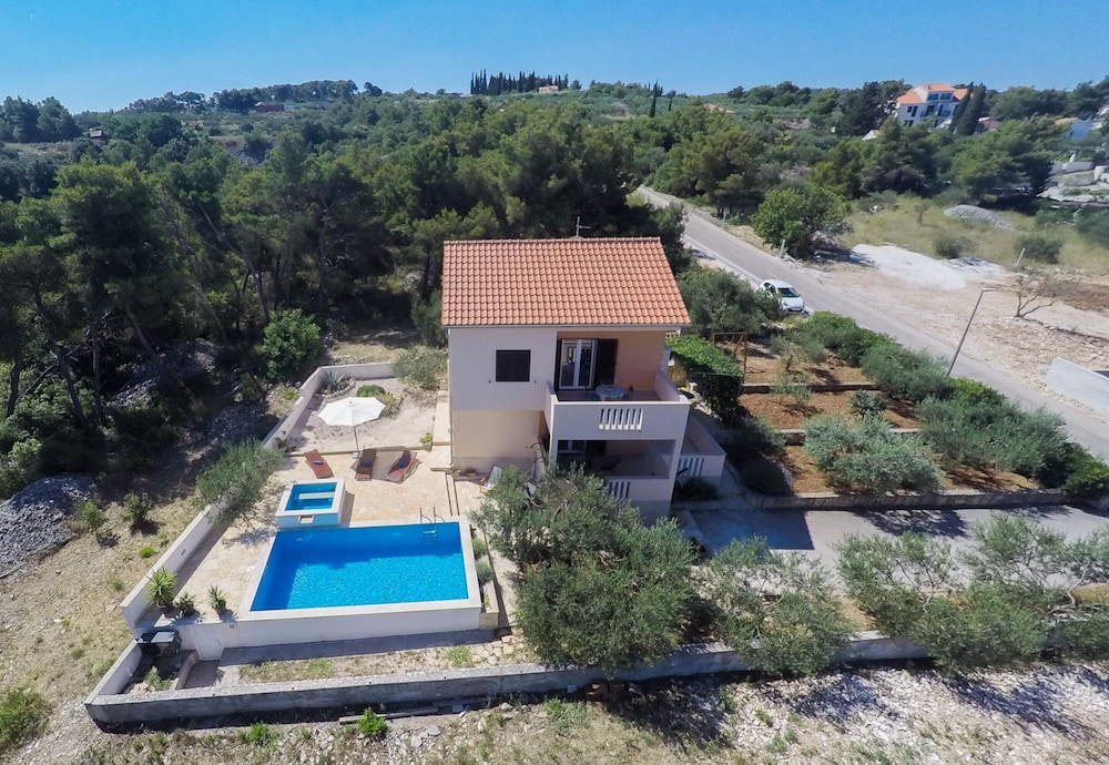 Nice Home In Sutivan With 3 Bedrooms, Jacuzzi And Heated Swimming Pool - Sutivan