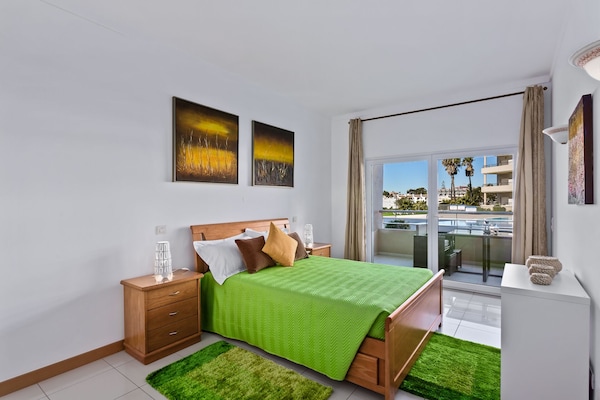 Special Location Luxurious Beach Apartment With Pool View At Quinta Da Barracuda - Algarve