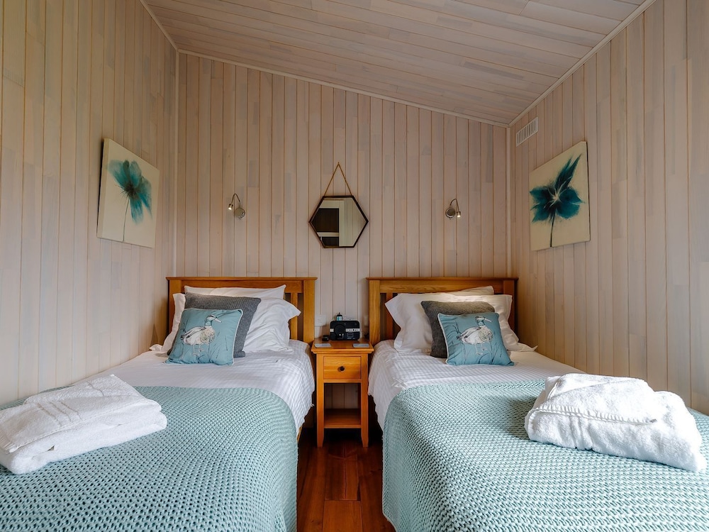 3 Bedroom Accommodation In Mercia Marina, Willington - Derby