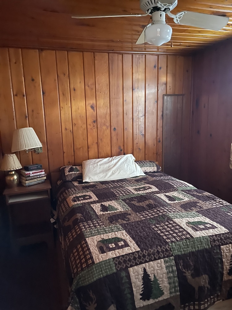 Lake Huron Beach Front Cabin For Two. - East Tawas, MI