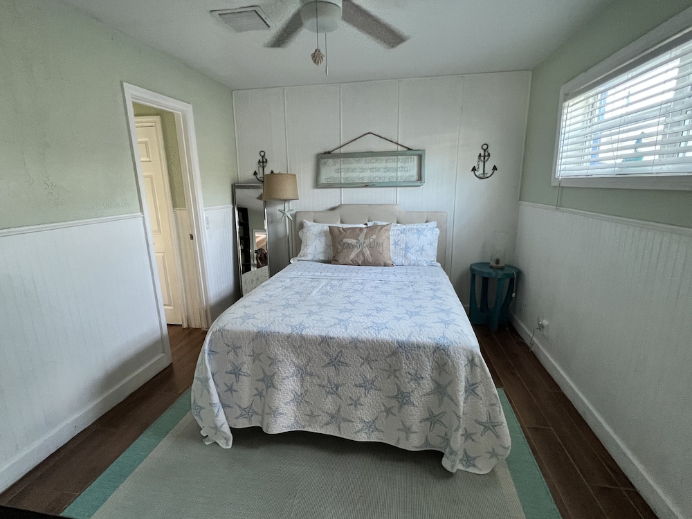 Beautiful Beach Inspired Cottage@old Northwood 10min To Pbi, Beach, Downtown Wpb - Palm Beach, FL