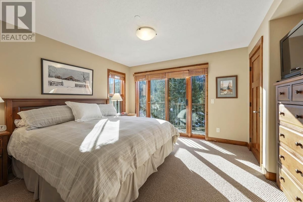 Sleeps 8, 3 Level, 5 Beds, Private Garage Townhome - Sun Peaks