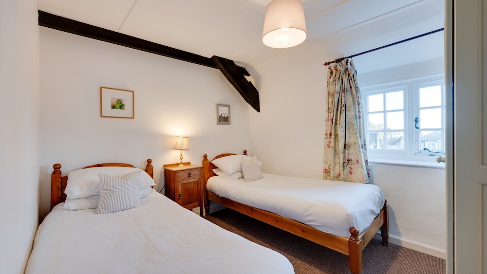 Beer Lace Shop - Four Bedroom House, Sleeps 8 - Seaton