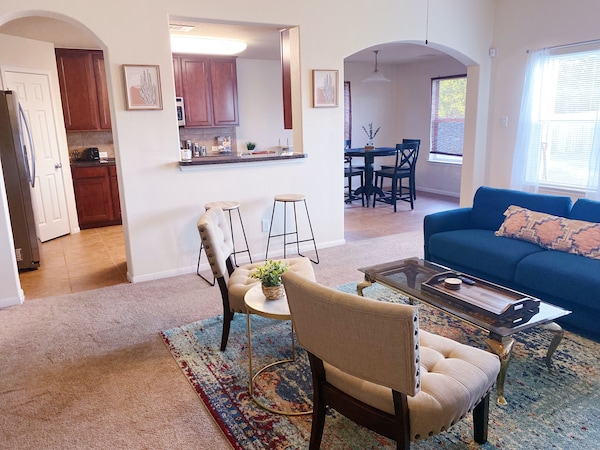 Mellow And Cozy, Your Home Away From Home! - Pearland, TX