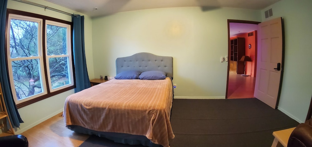 Comfortable Room Within 15 Minutes Of Driving From Iu - ブルーミントン, IN