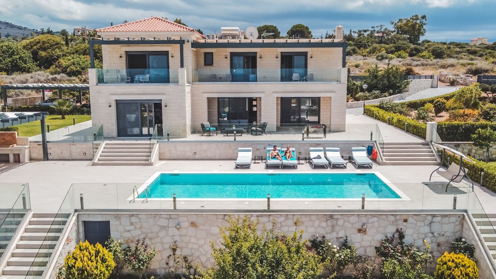 Luxury Villa Marevista With A Heated Pool - Keos