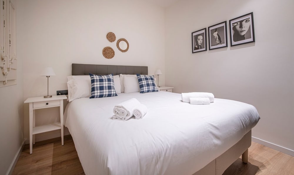 Four Bedroom New Apartment In Diputació - You Stylish - Barcelona - Sants Train station