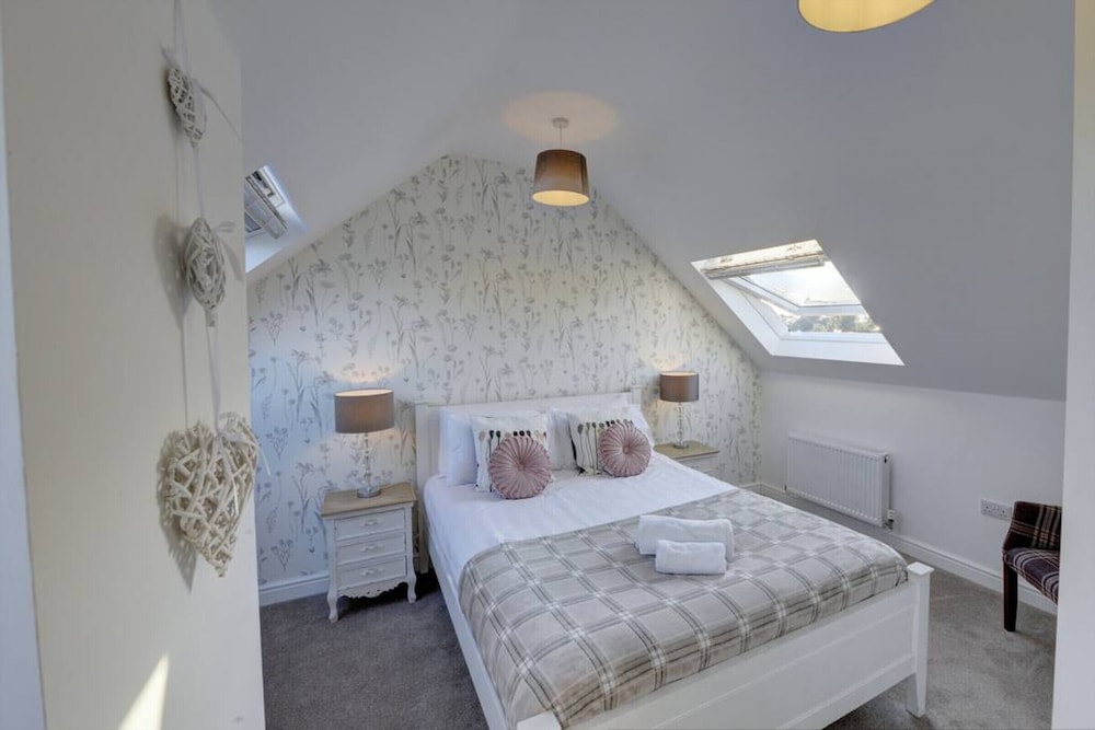 Charming Country Cottage Near Cotswolds Sleeps 8 4 Bathrooms Kineton Near M40 Gaydon - Inspire Homes - Warwickshire