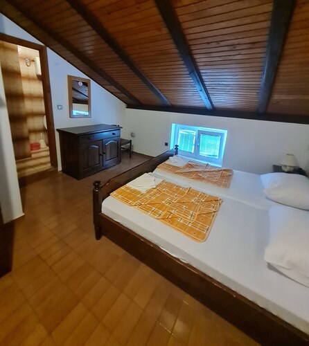 R21 - Spacious Room In Hotel, 2 Min To The Beach - Trpanj