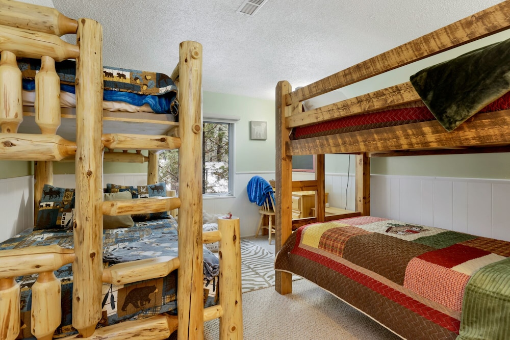 Knotty Bear Resort Cabin~ Hot Tub~ Games~ Central - Big Bear Lake, CA
