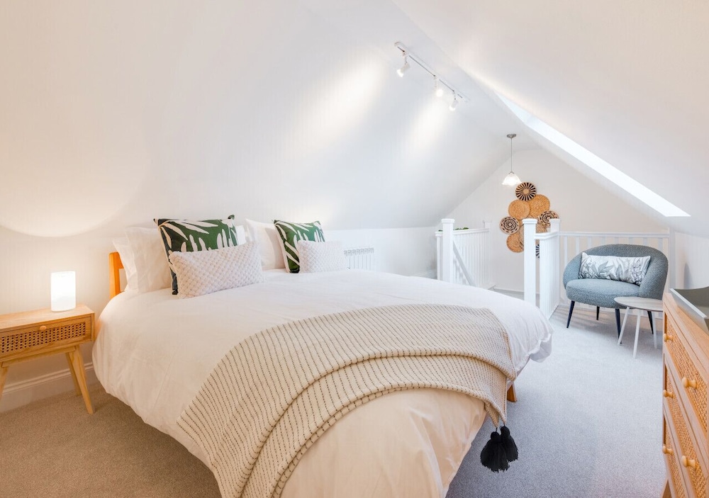 Lux Lodge - One Bedroom House, Sleeps 2 - Ipswich