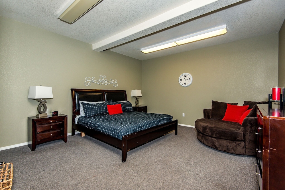 Tri-state Executive 3-b Suite, Free Parking Onsite - Fort Mohave, AZ
