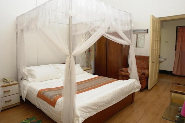 Makerere Guest House Double Room - Kampala