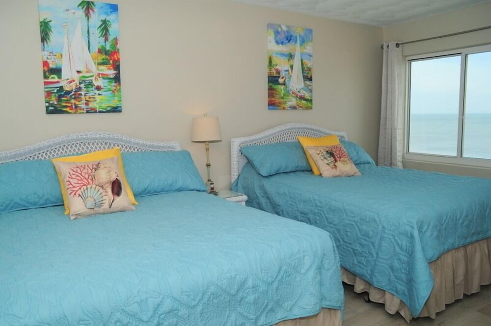 Beachfront 1 Bedroom With Private Balcony, Unit 706 - Croatan Beach, VA