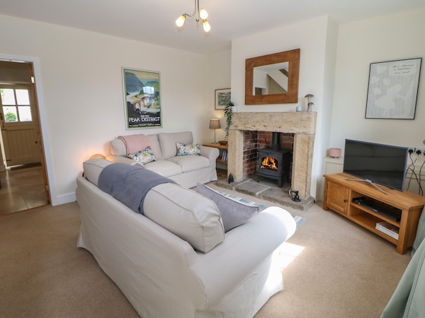 4 Alma Road, Pet Friendly, With Open Fire In Tideswell - Tideswell