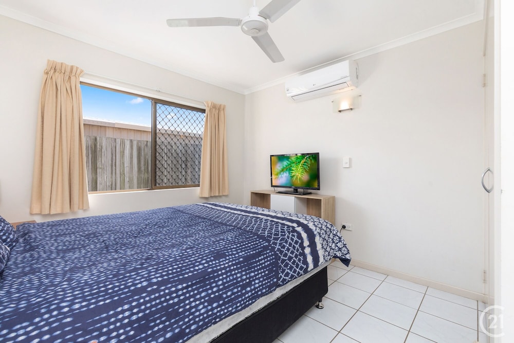 Ground Floor Unit Minutes To All Facilities - Hervey Bay