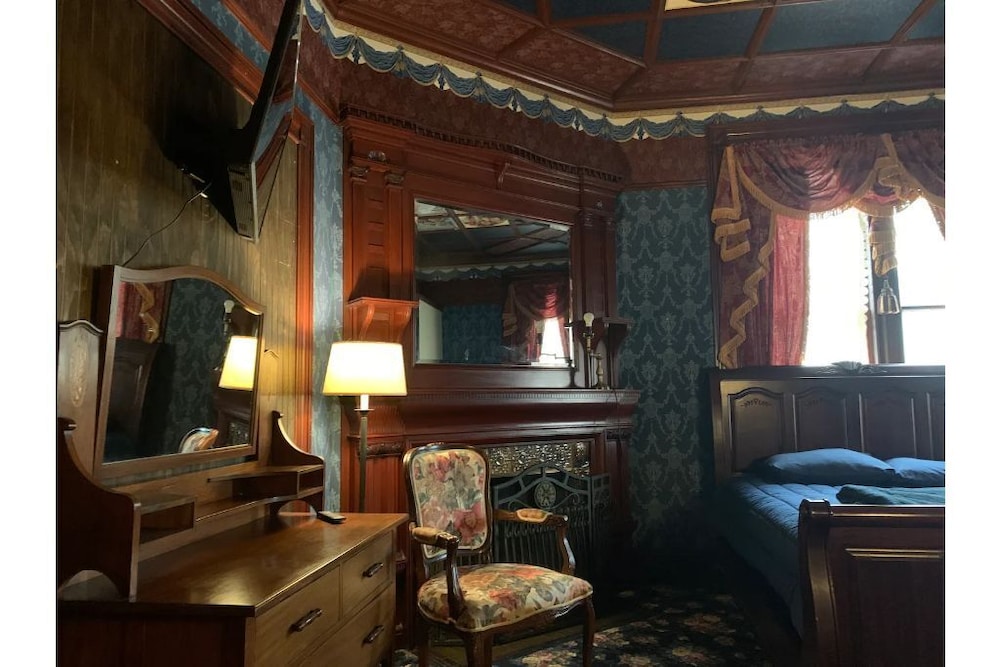 Rent A Room In The Gorgeous Holt House - South Portland, ME