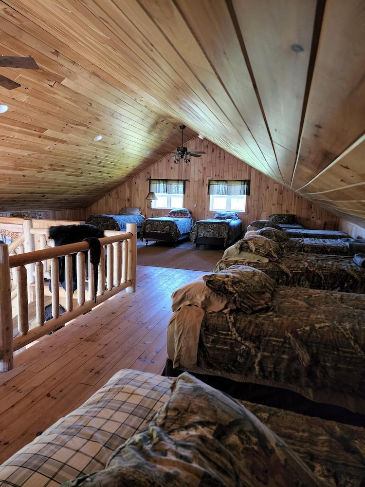 Black Bear Lodge - Maine