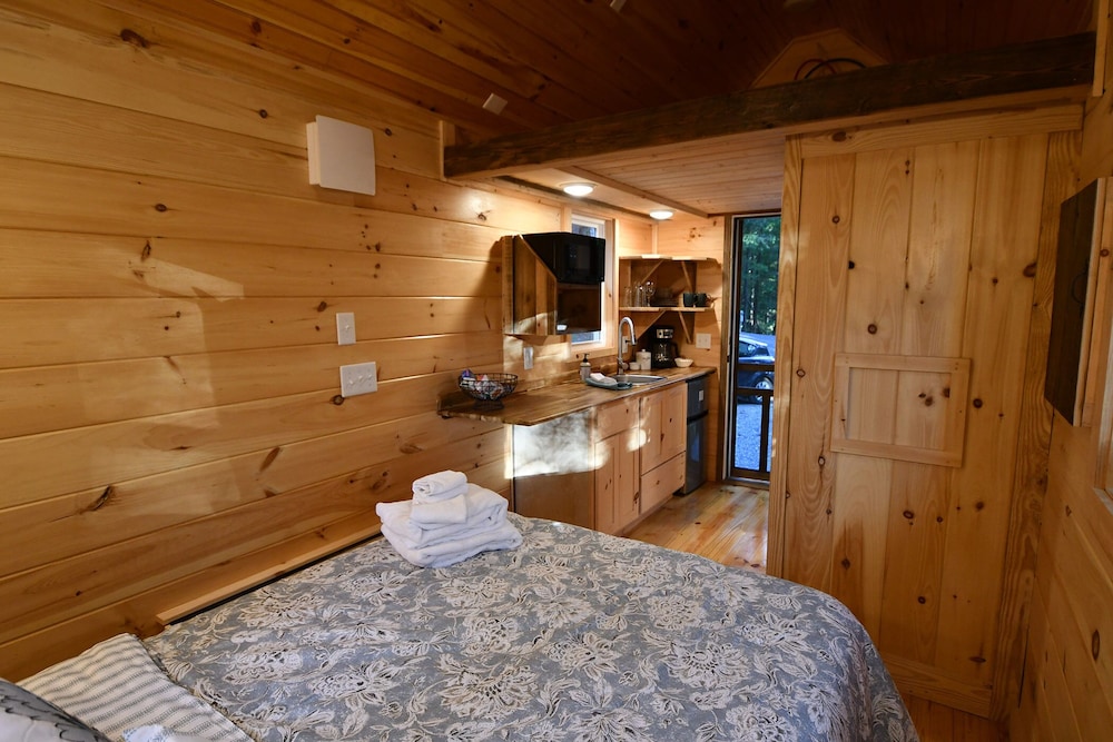 Maple Tiny Home At Bleu Canoe Campground - Moccasin Creek State Park, Clarkesville