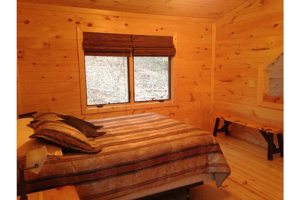 Renew & Relax In Tranquil & Comfortable Log Cabin - Chilhowee Lake, TN