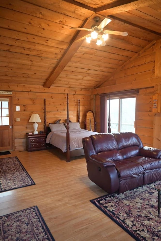 Cozy Retreat Nestled In Wisconsin's Forested Ridges And Valleys - Wildcat Mountain State Park, Ontario