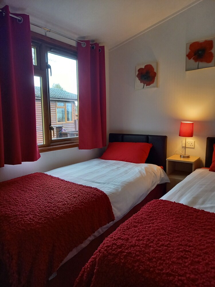 3 Bedroom Lodge With Wifi And Leisure Facilities - Carnforth