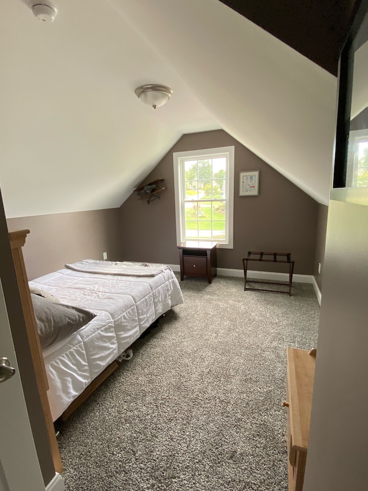 Cozy Modern Cottage Style Home Minutes From Vt, Ru, Christiansburg Aquatic Cente - Blacksburg