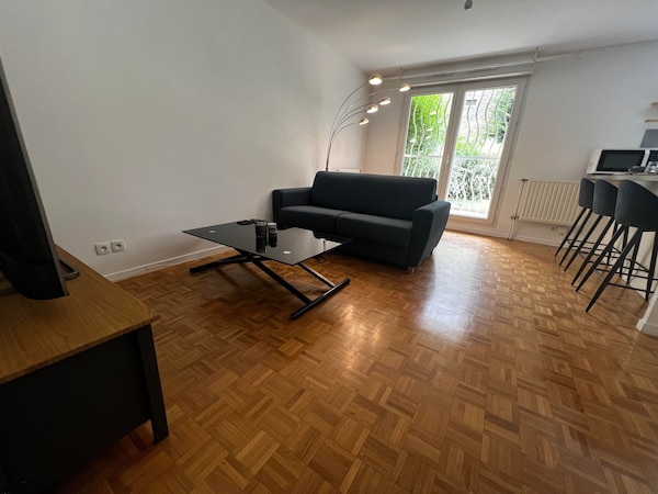 Quiet Apartment With Garden And Parking. 15 Minutes From Paris - 봉디