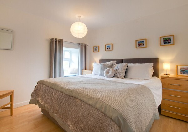 Bay View - Three Bedroom Apartment, Sleeps 6 - Lindisfarne Castle