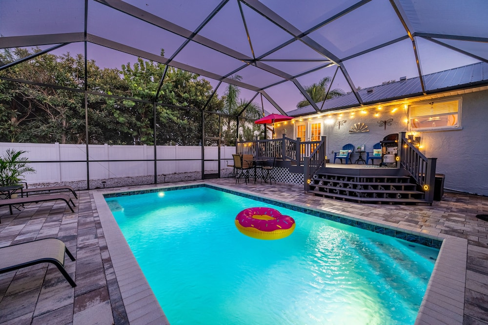 The Farm House! Spacious Private Pool Home W/grill And Fully Stocked Kitchen! - Bradenton, FL