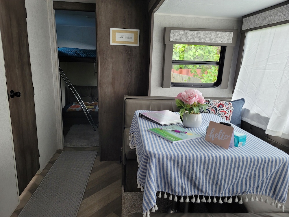 Rv Glamping In Downtown Eatonville *Mountain View* - Ohop Lake, WA