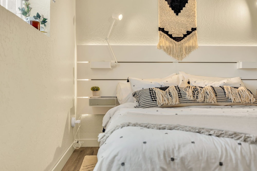 Scandinavian Design Hygge Hive W/ Comfortable And Cozy Details - South Jordan, UT