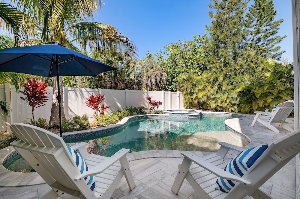 7 Bedroom Private Pool Spa Home Walking Distance To Beach 7 Home By Redawning - Anna Maria, FL