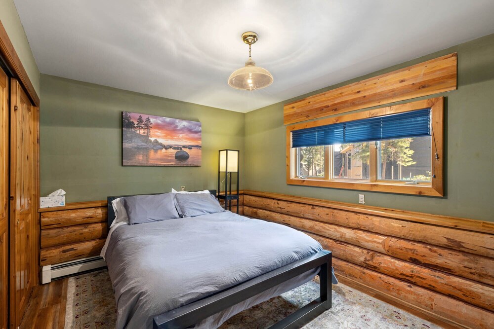 Tahoe Wanderer - 3 Br Luxury Log Cabin With Additional Loft, Private Hot Tub - Tahoe Vista, CA