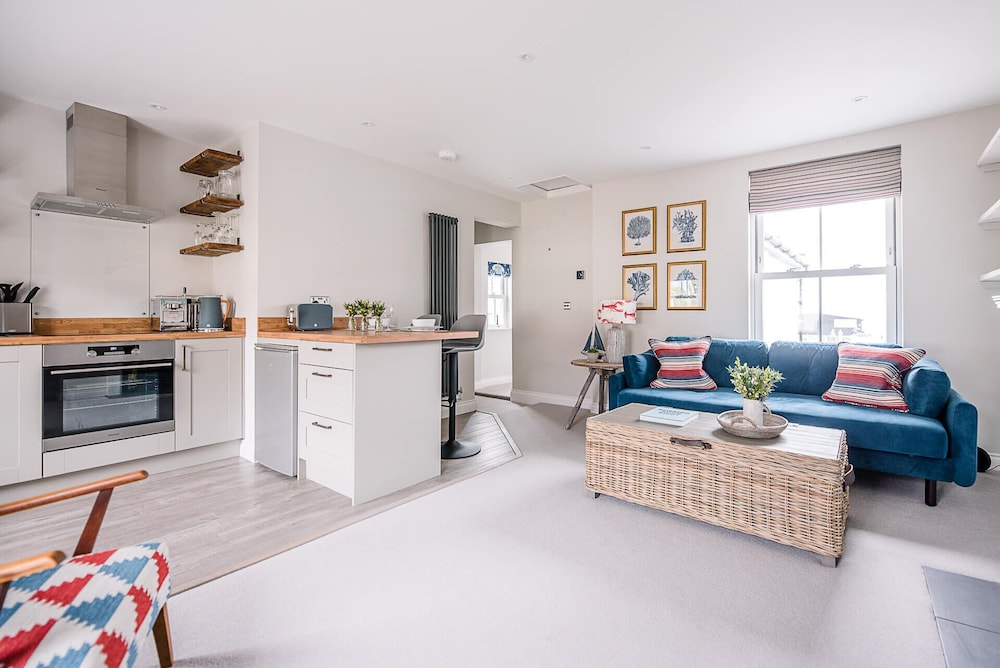 Pebble View, A Stylish Aldeburgh Apartment - Orford Castle
