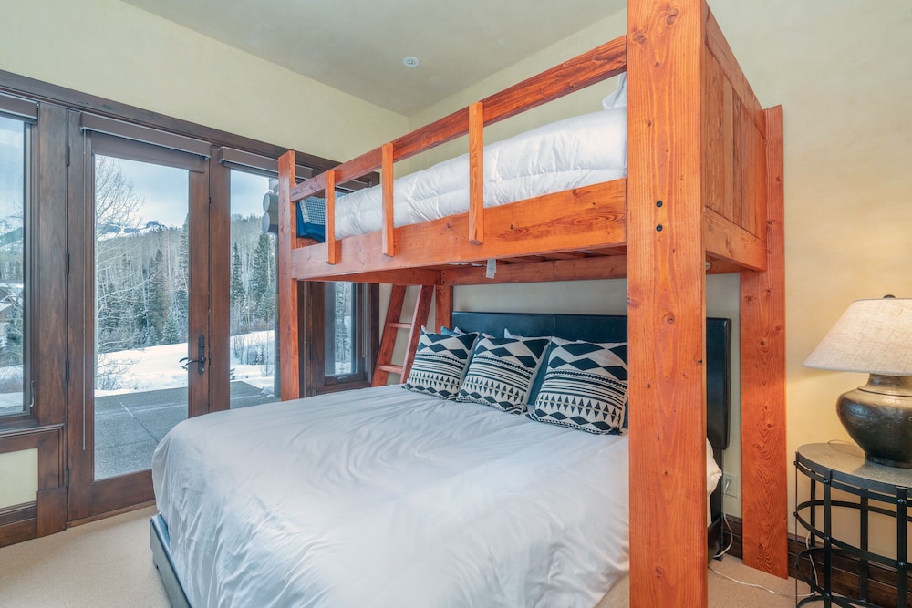 Villas At Tristant 137 By Avantstay | Ski In/out W/ Panoramic Views & Hot Tub - Telluride, CO