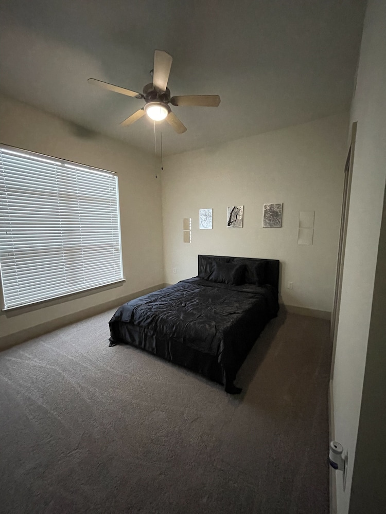 Luxury Apartment 8 Minutes Away From The Galleria Mall! - Sugar Land, TX