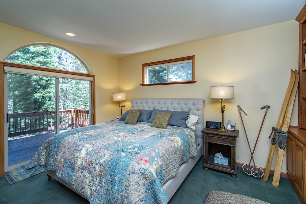 Spacious & Sunny Tahoe Donner Home - Enjoy Access To 5-star Amenities - Truckee, CA