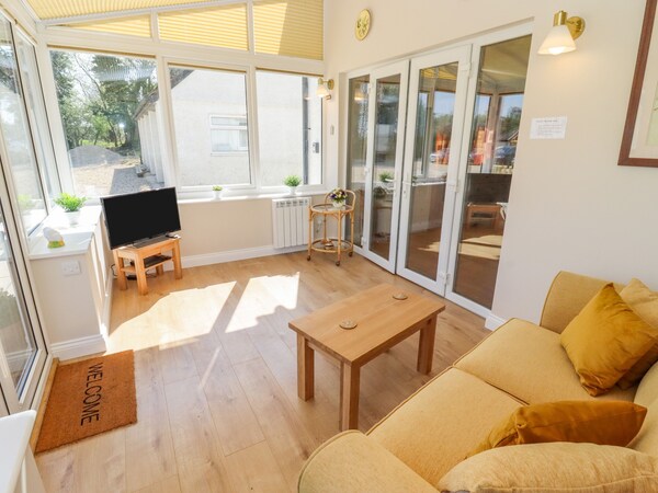 Deer View, Romantic, With Hot Tub In East End - Witney