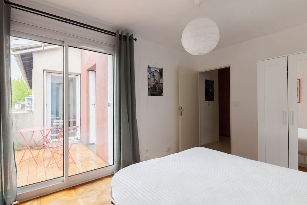 Nicolas Iii: 2 Bedrooms, Parking, Balcony, Comfortable And Quiet - 그르노블