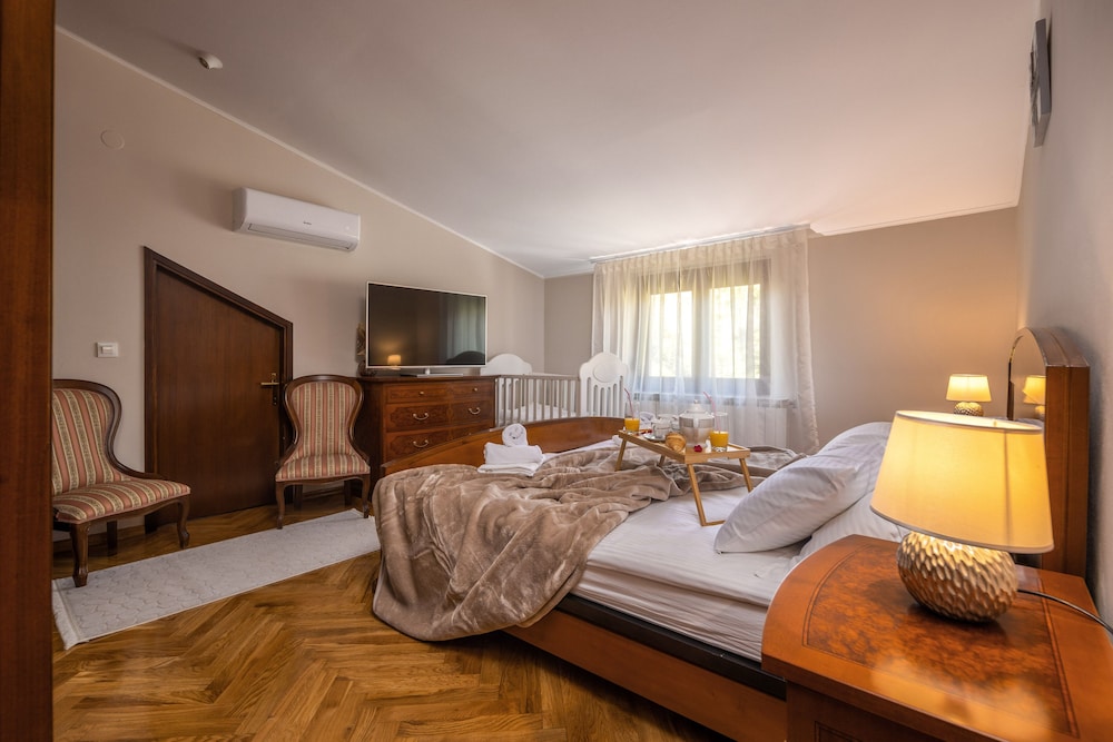 Luxury Apartment Rebecca with heated swimming pool, Villa Adriatic - Lovran
