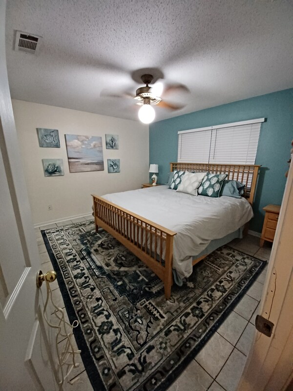 Gulf Breeze Home-10 Minutes To Pensacola Beach-sleeps 8 With Two King Beds - Gulf Breeze, FL